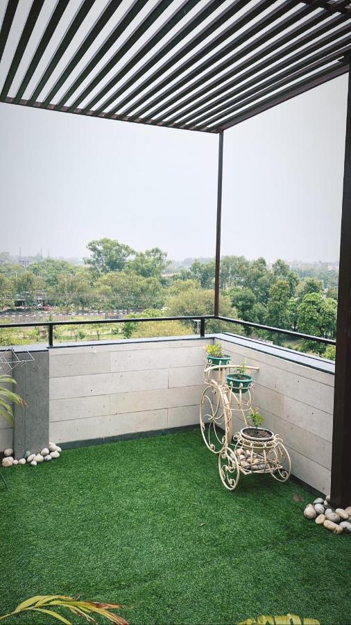 Apartmán Elysian At Zion Panchkula Exteriér fotografie